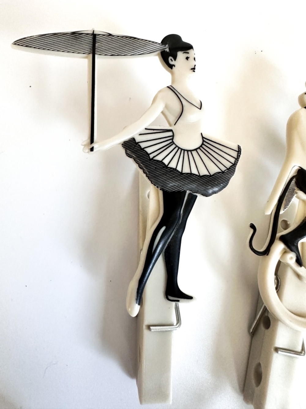 Ornamental Circus People Clothes Pins  The Amazing Pegzini Family Laundry Pegs - Picture 7 of 11